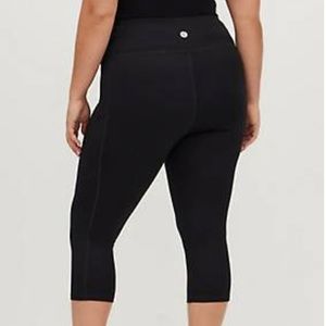 Torrid Black Capri legging performance core workout leggings